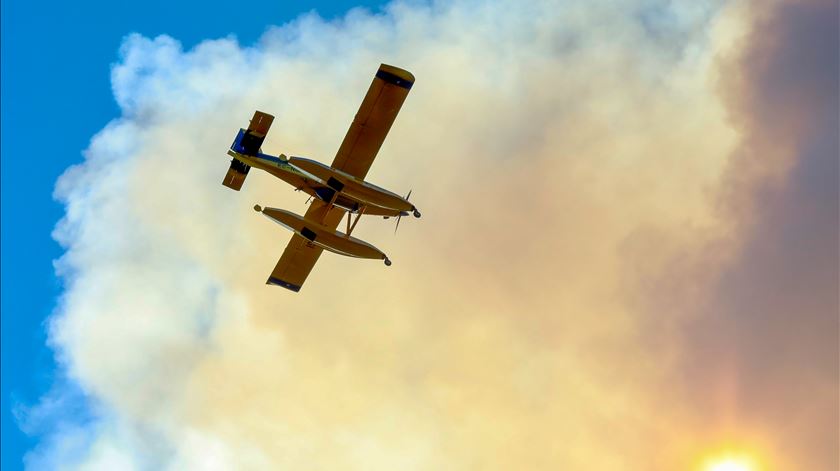 Complementaridade entre meios aéreos e terrestres é a chave, diz Proteção Civil