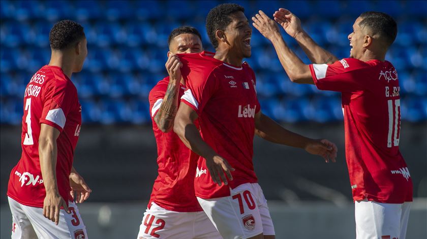 Santa Clara dá a volta e segue em frente na Liga Conferência
