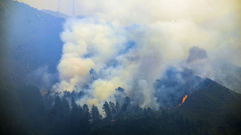 Incêndios. Casa ardeu em Mondim de Basto onde há três pontos preocupantes