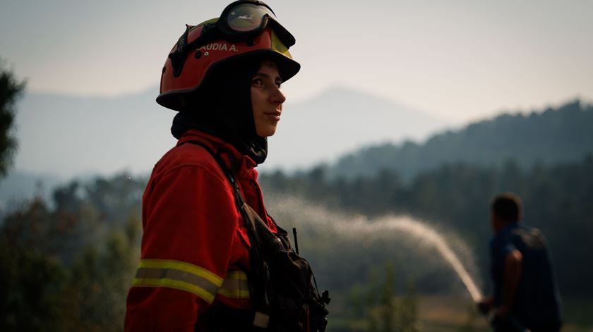 Incêndio ameaçou zona industrial e cortou A42 em Lousada