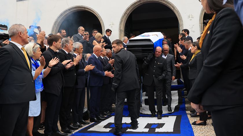 O mundo do futebol em peso no adeus a Jorge Costa