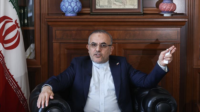 “Ocidente finge apoiar os direitos humanos, mas corta-nos comida e medicamentos”