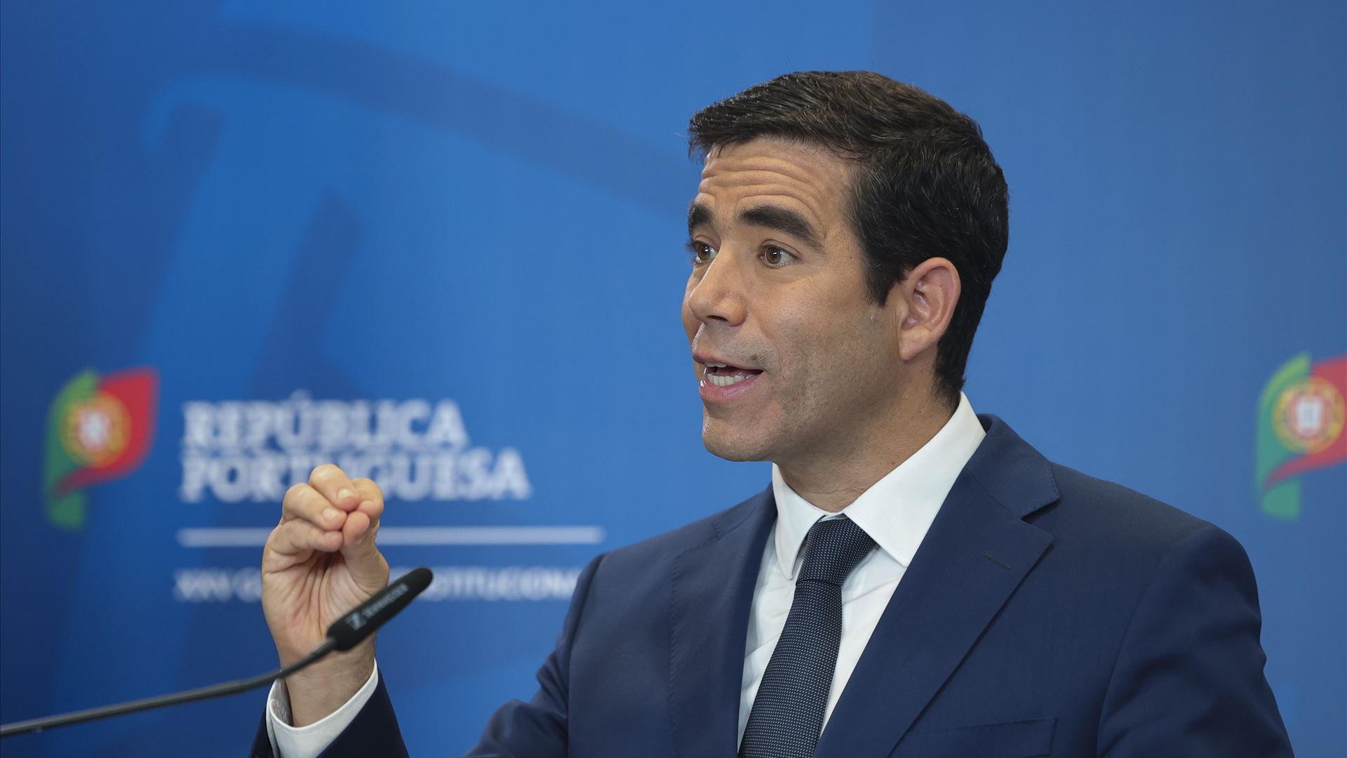 Governo admite "ajustes", mas mantém objetivo de "imigração mais regulada"