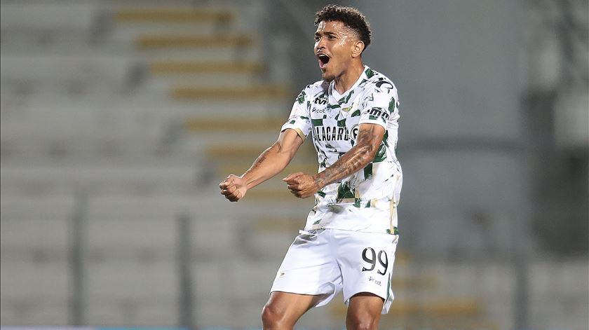 Alverca regressa com derrota