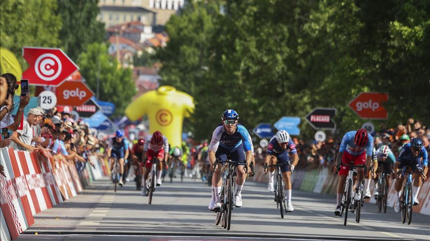 Brady Gilmore vence quinta etapa, Artem Nych segue líder da Volta