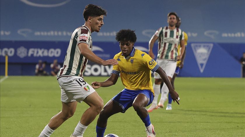 Estoril e Estrela da Amadora selam primeiro empate do campeonato