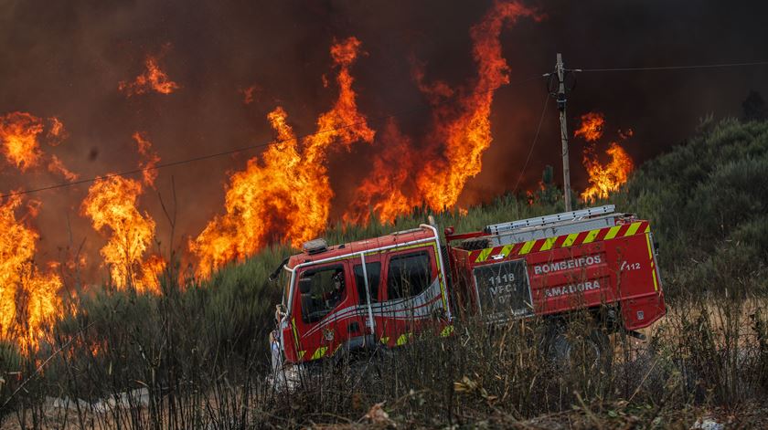 Homem detido por suspeita de incêndio florestal em Gouveia