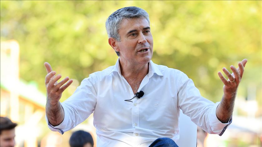 Carneiro sobre escolha dos juízes do TC: "Há uma avaliação que a AD e Luís Montenegro têm de fazer"