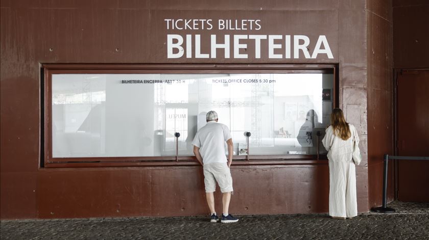 Há mais equipamentos e oferta cultural, mas persistem barreiras no acesso à cultura