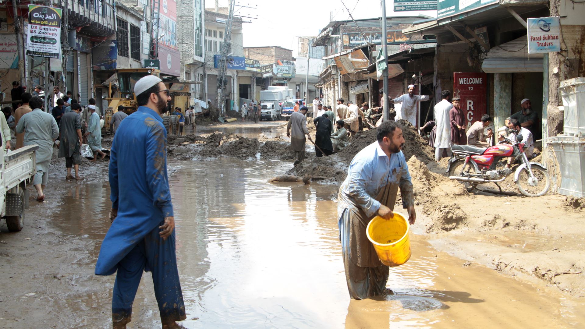 Quase 350 mortos e 150 desaparecidos nas monções no Paquistão