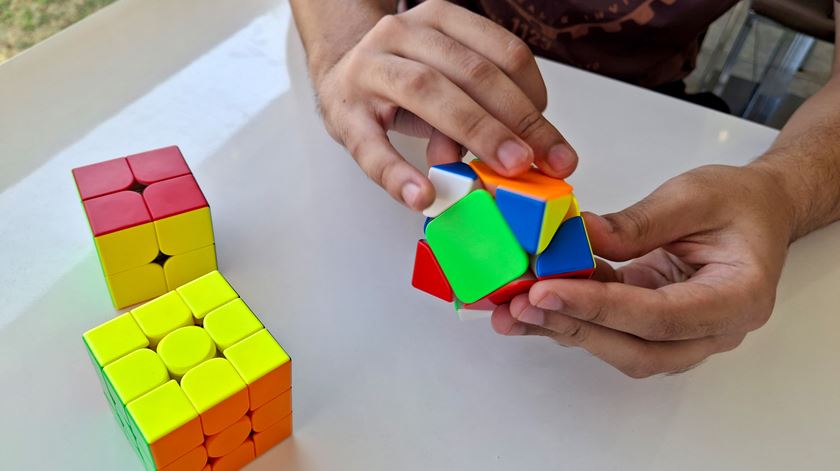 Cubo mágico: Portugal recebe competição com provas de velocidade e só com uma mão