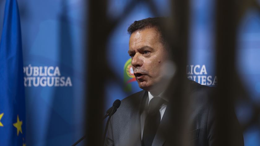 Governo esclarece que isenção de taxas é para doentes não referenciados