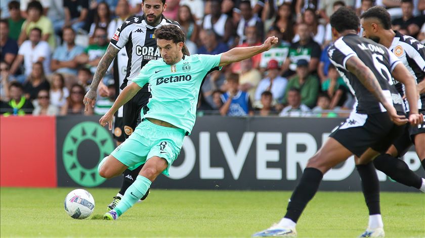 Hat-trick de Pedro Gonçalves mantém Sporting invicto