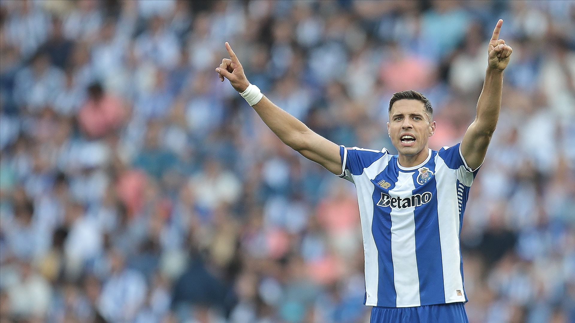 Bednarek foi o melhor defesa da I Liga em setembro e outubro