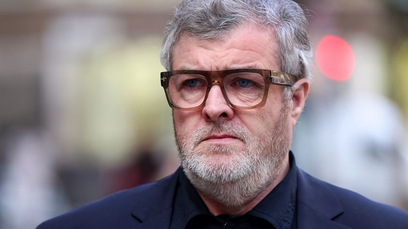 Irmão de Liam e Noel Gallagher, dos Oasis, acusado de violação Irmão de Liam e Noel Gallagher, dos Oasis, acusado de violação