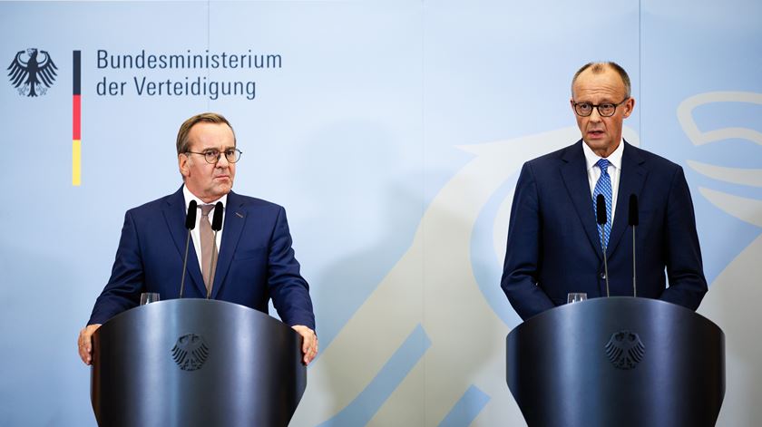 Alemanha muda serviço militar e Merz diz que Rússia é a maior ameaça à UE