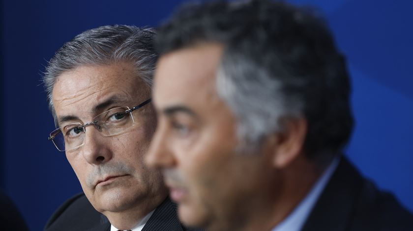 Governo convoca partidos para reuniões na AR a começar na quarta-feira