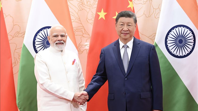 Índia e China são parceiros e não rivais, dizem Modi e Xi