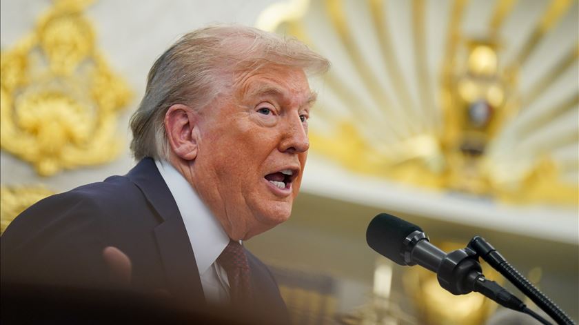 Trump exige 15 mil milhões de dólares ao jornal New York Times por difamação