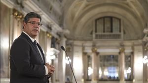 25 Abril: PS elogia discurso de Seguro e critica “caricatura” feita por Aguiar-Branco