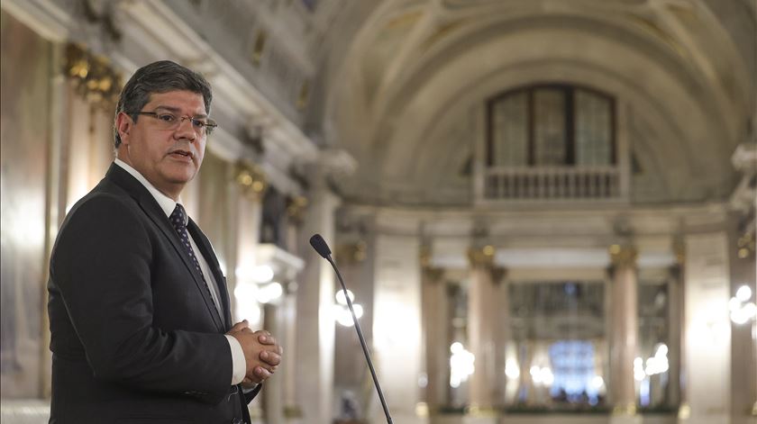 PS faz depender aumento de pensões da atribuição do bónus extra pelo Governo