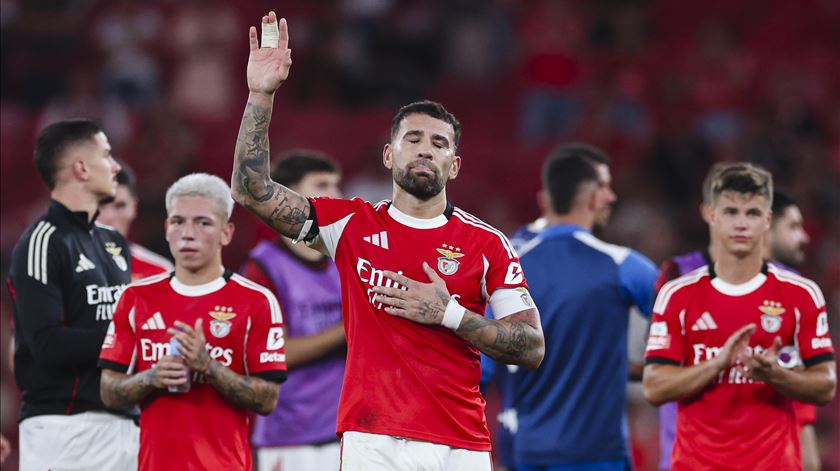 Otamendi diz que adeptos "têm todo o direito" de assobiar. "Temos de fazer autocrítica"