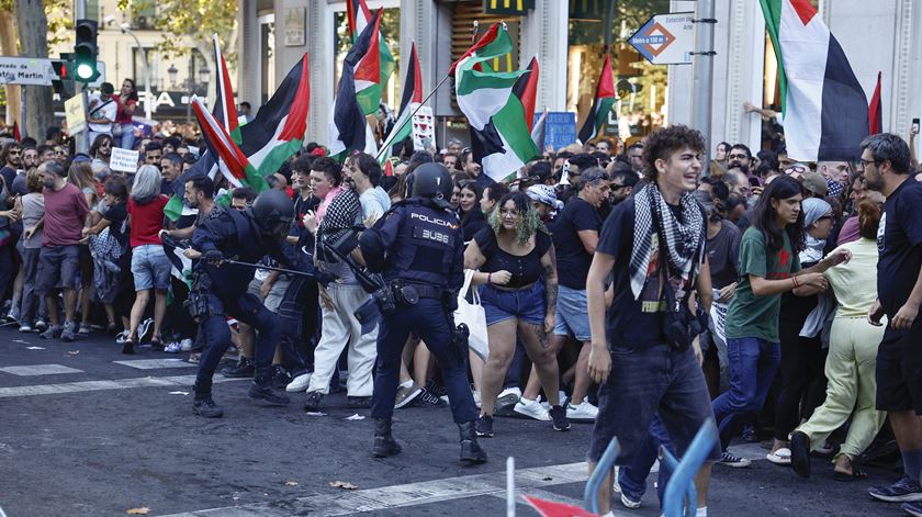 ​Manifestantes apresentam denúncia contra cargas policiais na Vuelta