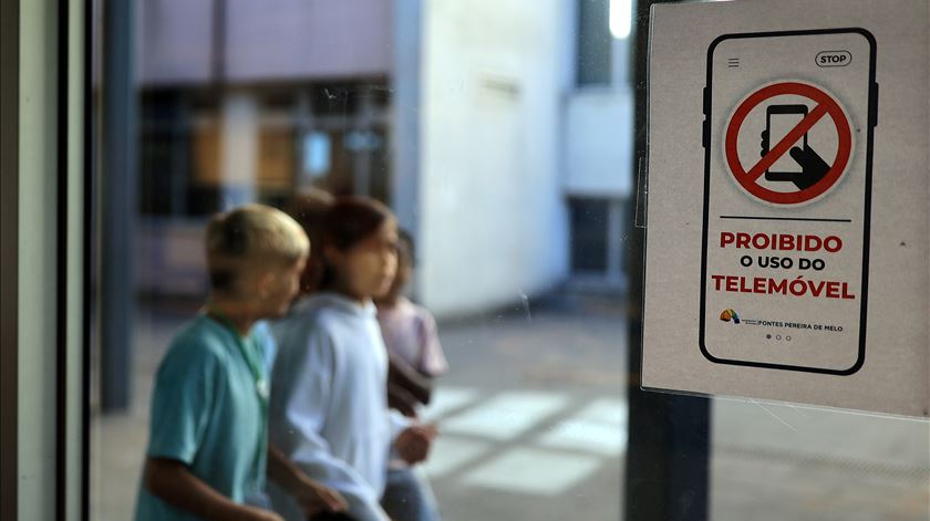 Escola básica de Lisboa encerrada por falta de segurança reabre na terça-feira