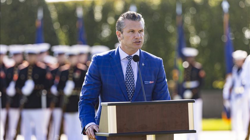 Secretário da Defesa dos EUA critica "generais gordos" e "wokismo" nas Forças Armadas