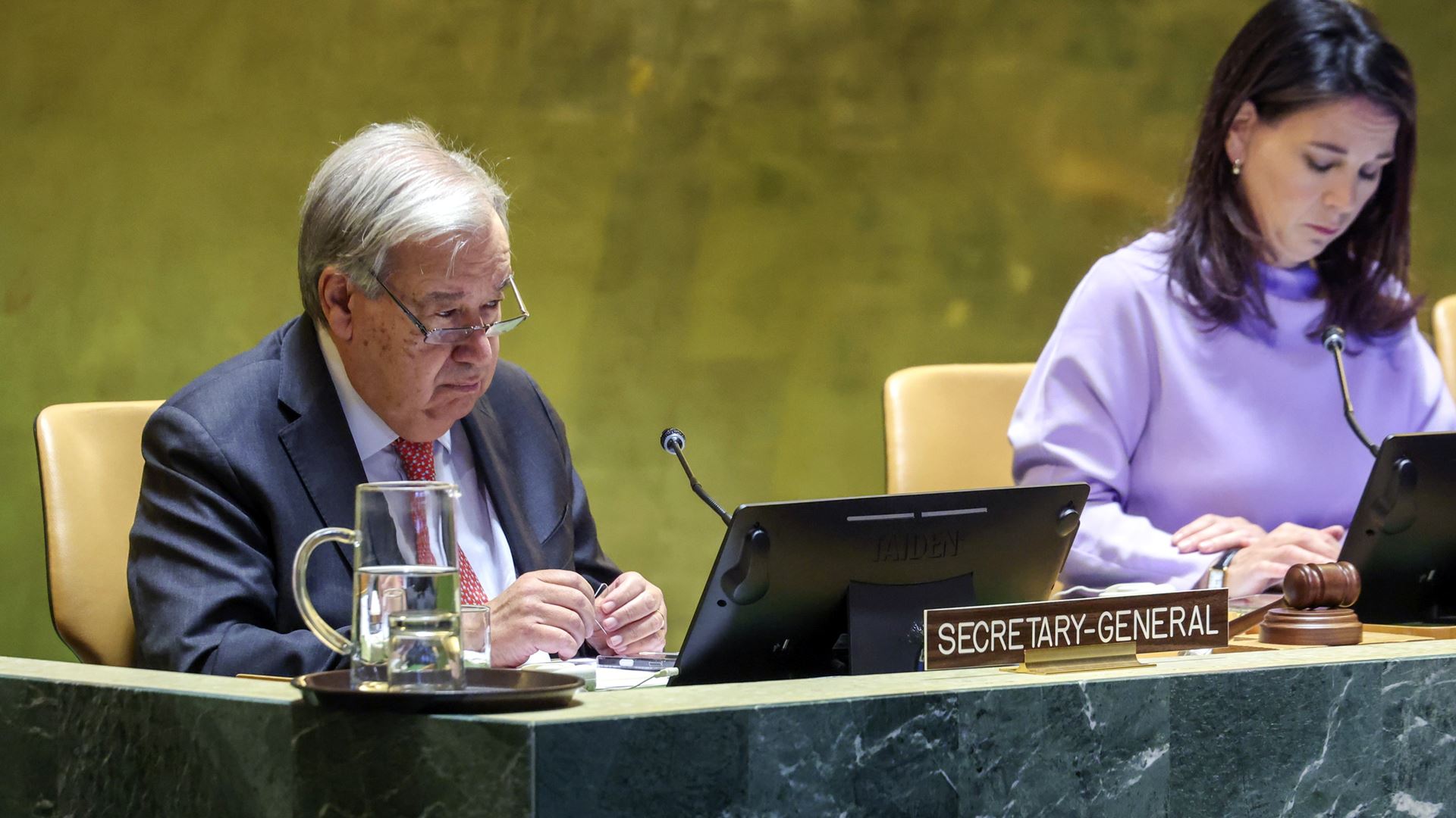 "Tecnologia espalha ódio como um vírus."  Guterres diz que nenhuma nação alcançou a igualdade para mulheres