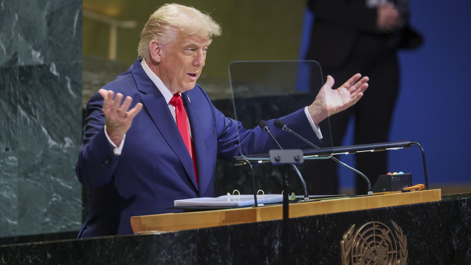 Trump critica ONU por não ajudar a acabar "sete guerras" e queixa-se das escadas rolantes