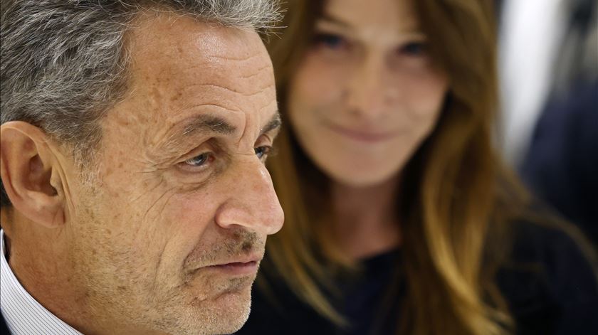 Sarkozy começará a cumprir pena de cinco anos de prisão a 21 de outubro