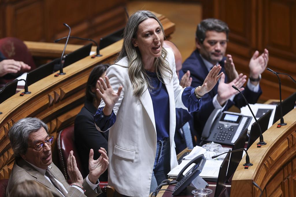 Revisão Constitucional e IRS sobre indemnizações às vítimas de abuso com Cristina Rodrigues (CH)