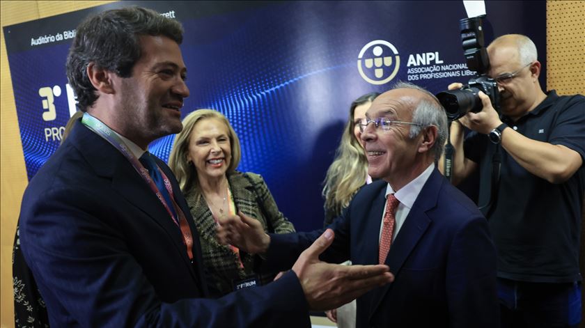 Ventura acusa Marques Mendes de se juntar a "tacho de interesses"