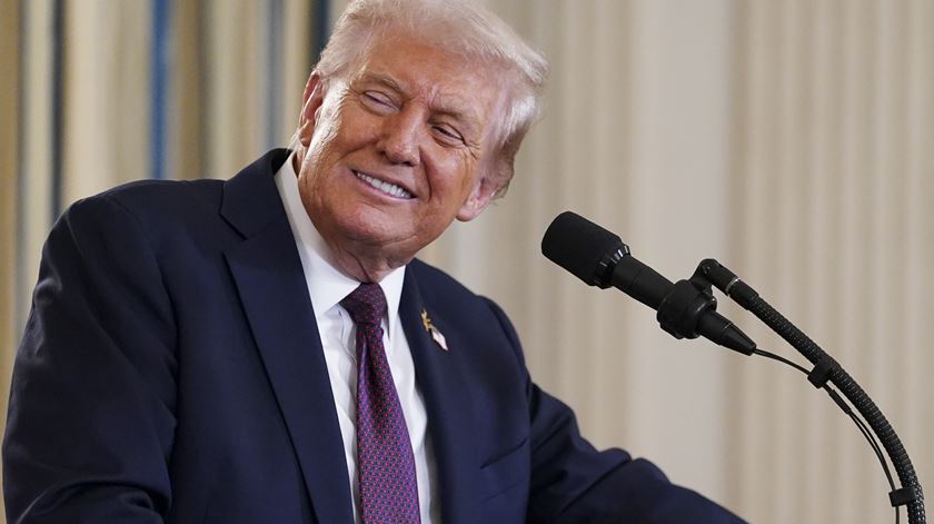 Trump confirma novo ataque a navio nas Caraíbas e sugere operações antidroga em terra Trump confirma novo ataque a navio nas Caraíbas e sugere operações antidroga em terra