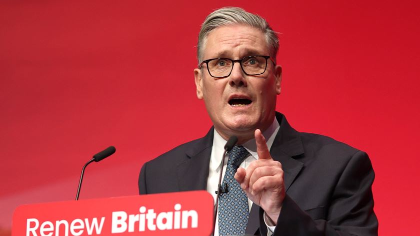 "São nossos vizinhos": Starmer alerta para racismo contra imigrantes no Reino Unido