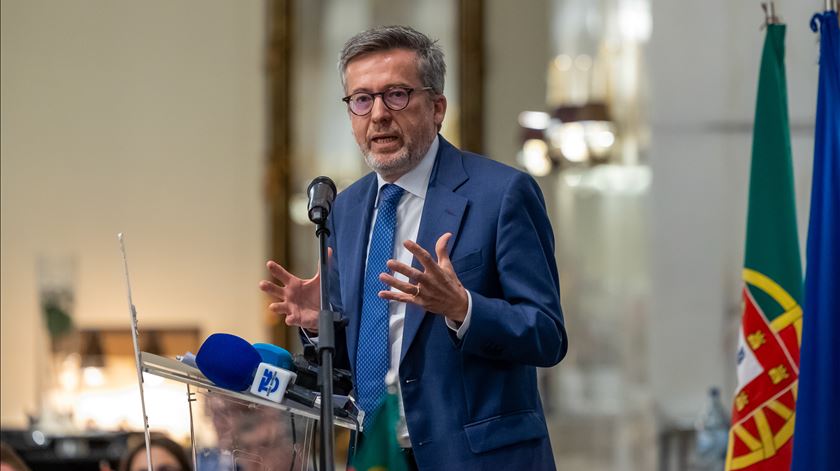 Moedas acusa Leitão de desconhecimento e rejeita limite de 10 anos no cargo de secretário-geral