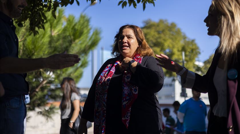 “O problema é o saco que fica de fora”. Leitão volta a trazer o lixo para a campanha