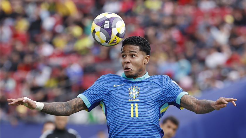 "Wesley, vai". Avançado é hipótese para o Sporting e António Oliveira aprova