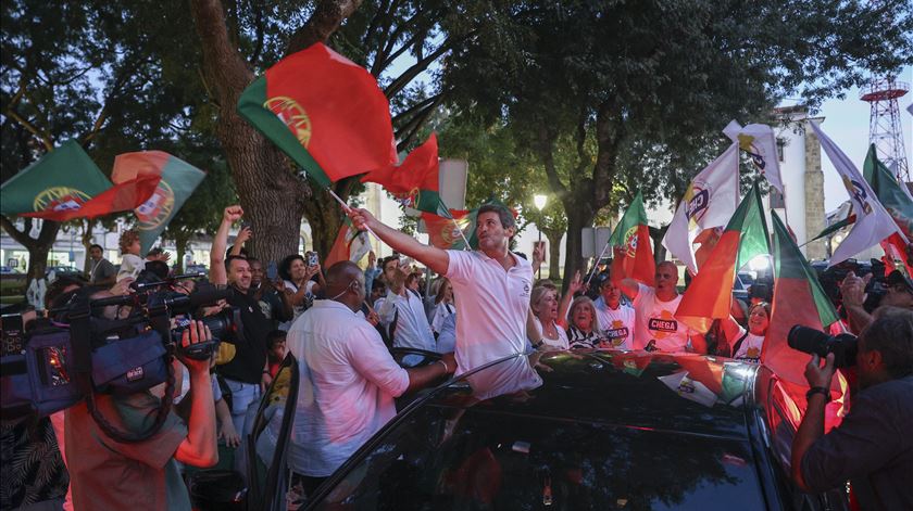 "Sou melhor político do que seria padre", diz Ventura em Mem-Martins