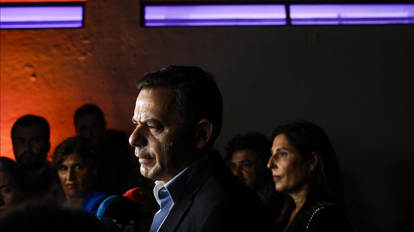 Montenegro acaba dia de campanha "revoltado" com notícias sobre a Spinumviva