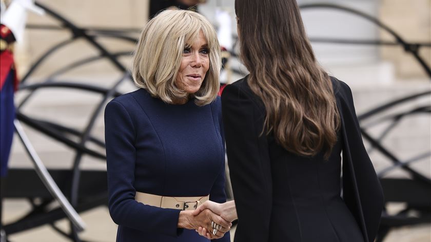 Dez pessoas julgadas por dizerem que Brigitte Macron é um homem