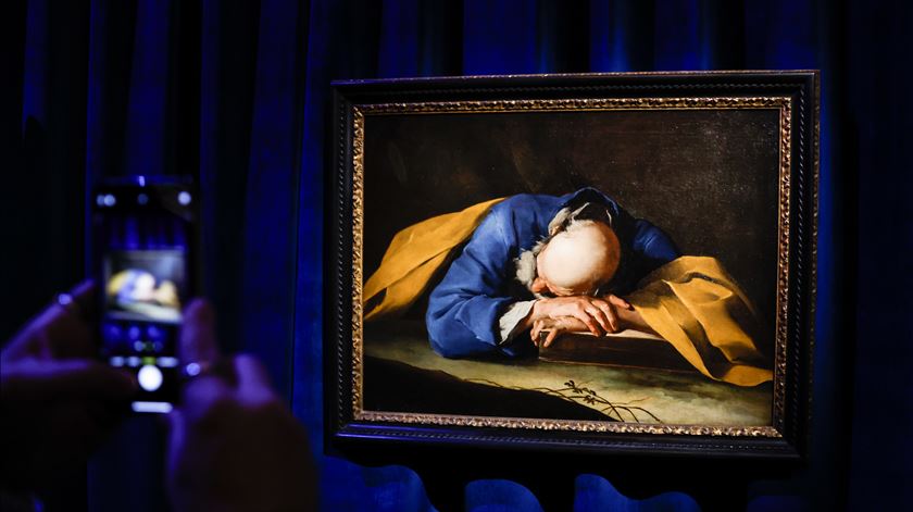 Dormir mais que oito horas pode acelerar envelhecimento