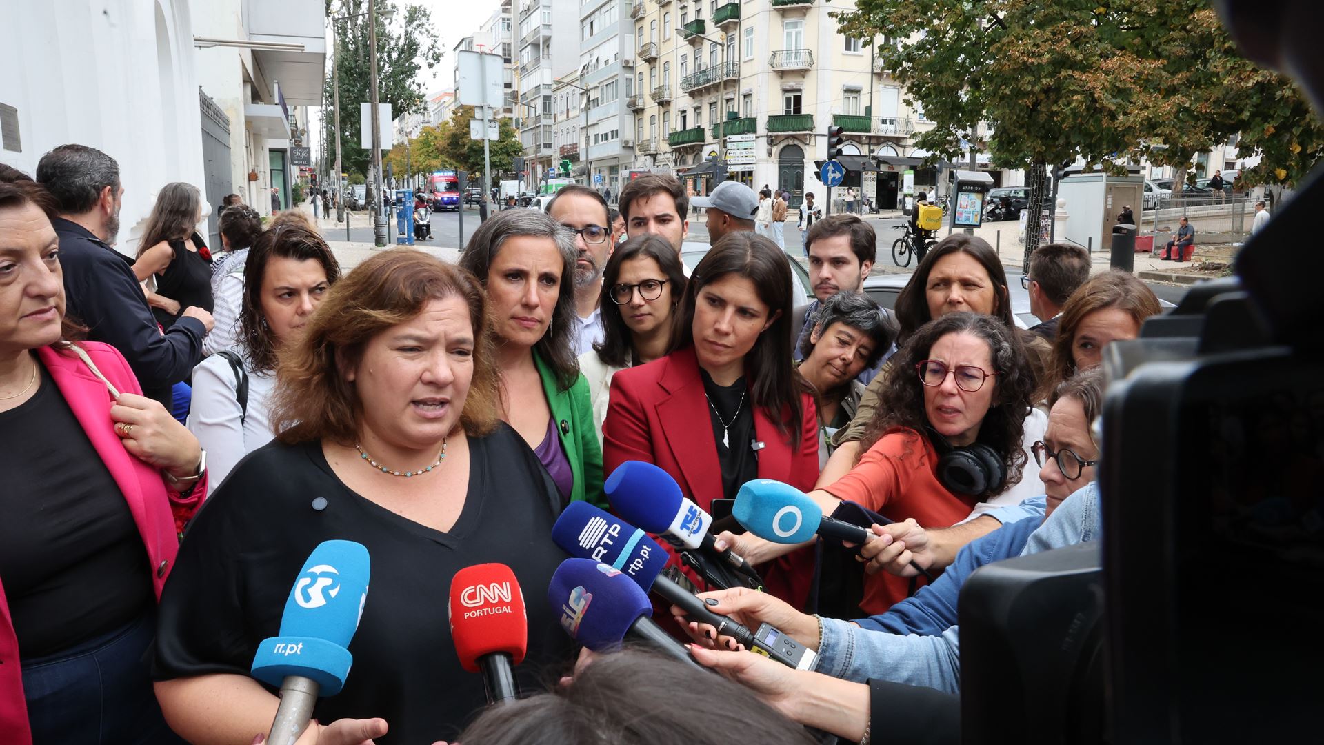 Alexandra Leitão Promete Revolução Contra a Crise de Sem-Abrigo: Housing First em Destaque!