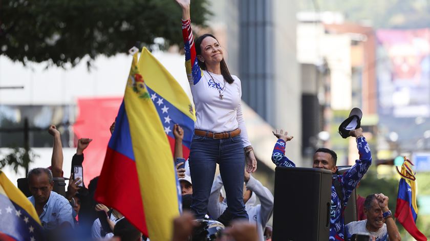 A dissidente venezuelana com raízes portuguesas. Quem é a Nobel da Paz María Corina Machado?