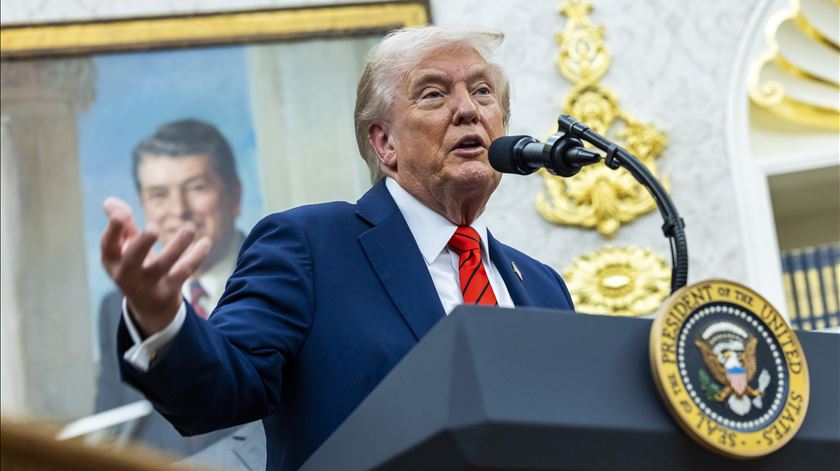 Trump diz que mortes estão a diminuir no Irão, mas não descarta ataque