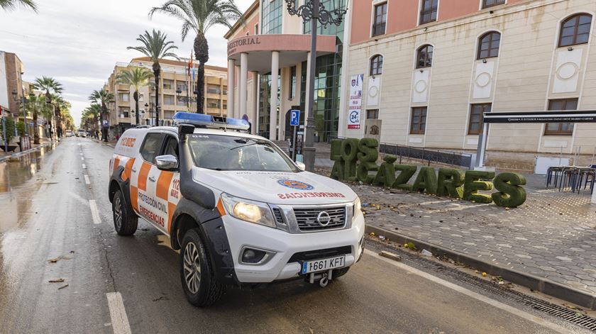 Inundações na Catalunha prendem pessoas em carros e cortam estradas. Foto: Marcial Guillen/EPA