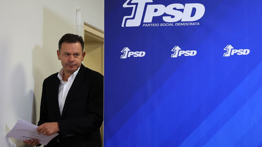 Sondagem coloca AD à frente e Chega em queda nas intenções de voto