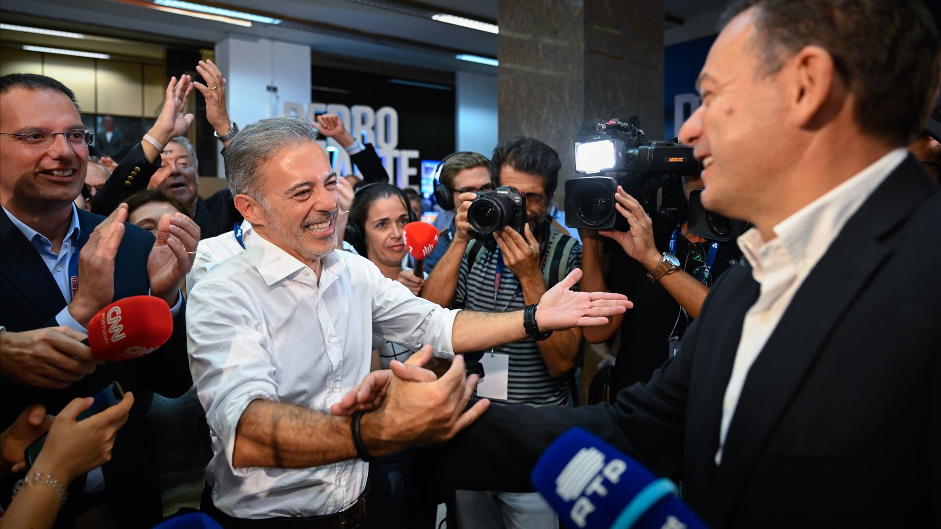 PSD Celebra Vitória e Define Estratégias Após Triunfo Histórico nas Autárquicas