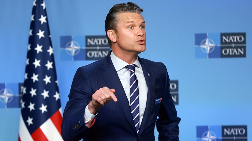 Secretário da Guerra na NATO: “A paz alcança-se quando se é forte"